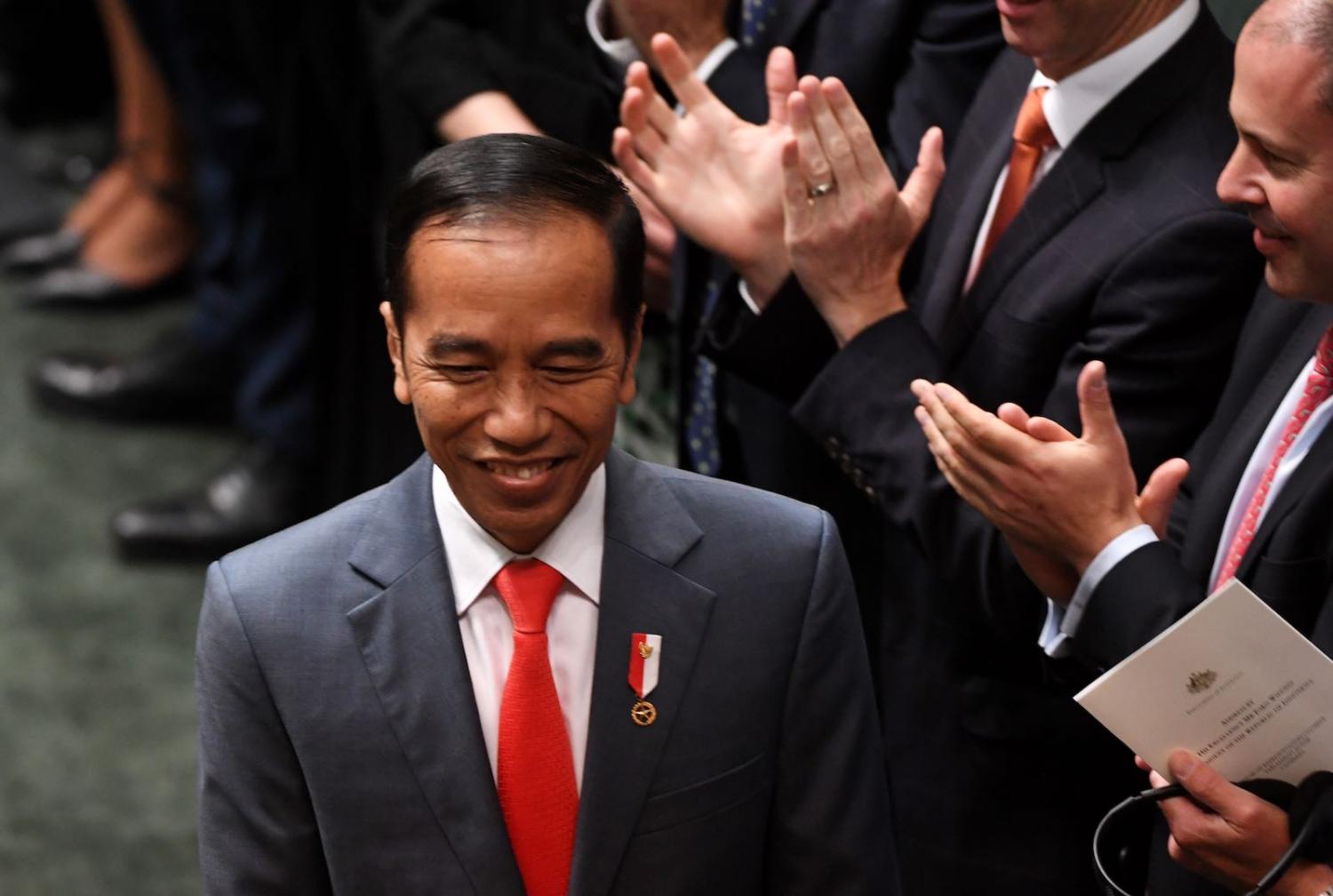 Welcoming Joko Widodo to the floor of the House of Representatives in the Australian parliament (Tracey Nearmy/Getty Images)