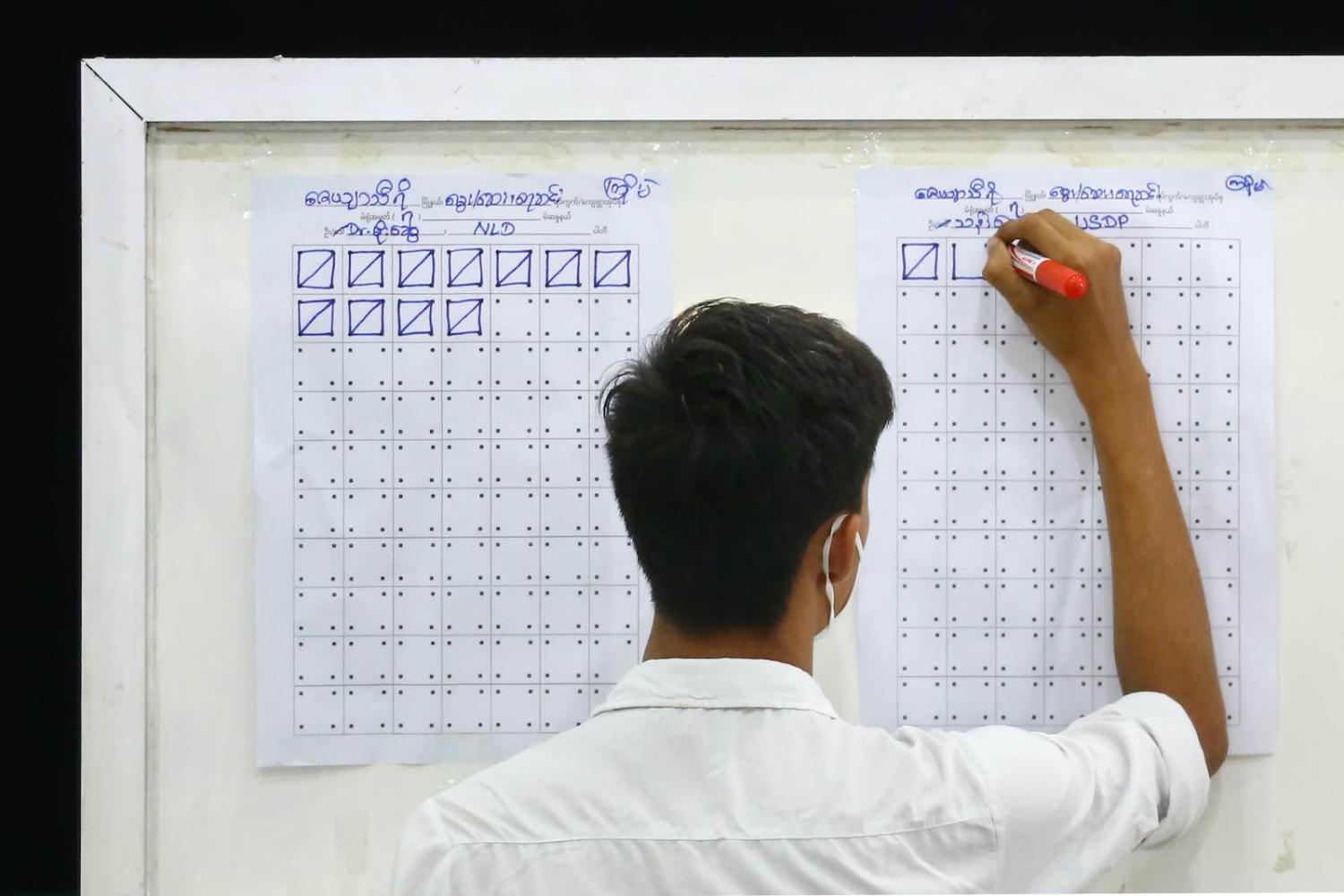Tallying votes in Naypyidaw on 8 November (Thet Aung/AFP via Getty Images)