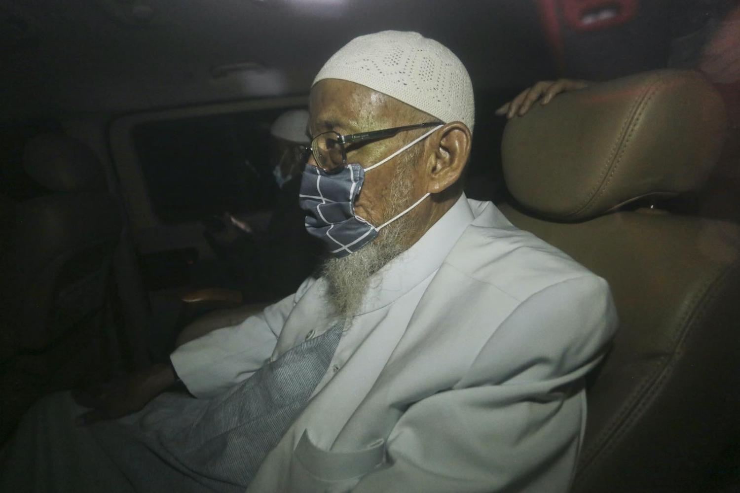 Abu Bakar Bashir is driven away from prison after his release on 8 January 2021 in Bogor, Indonesia (Photo by Getty Images)