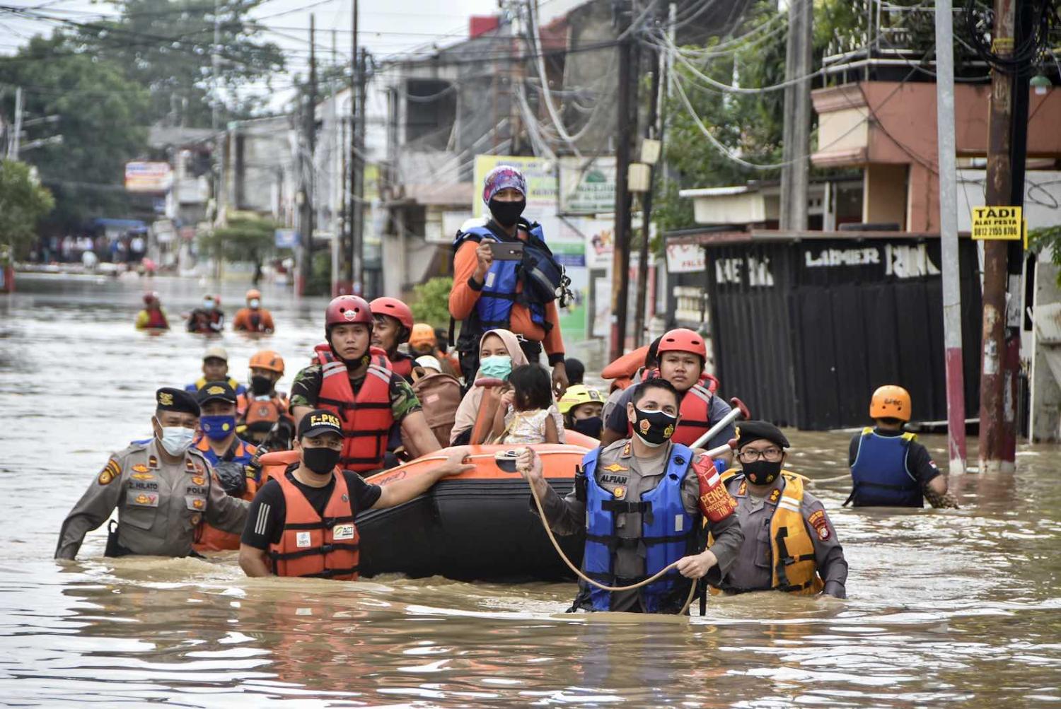 Rescuers evacuate residents from their flooded homes in Bekasi, Indonesia, 19 February 2021 (Rezas/AFP via Getty Images)