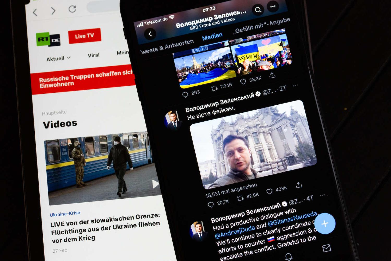 Side by side, the website of Russian TV channel RT and the Twitter feed of Ukraine’s President Volodymyr Zelensky (Fernando Gutierrez-Juarez via Getty Images)