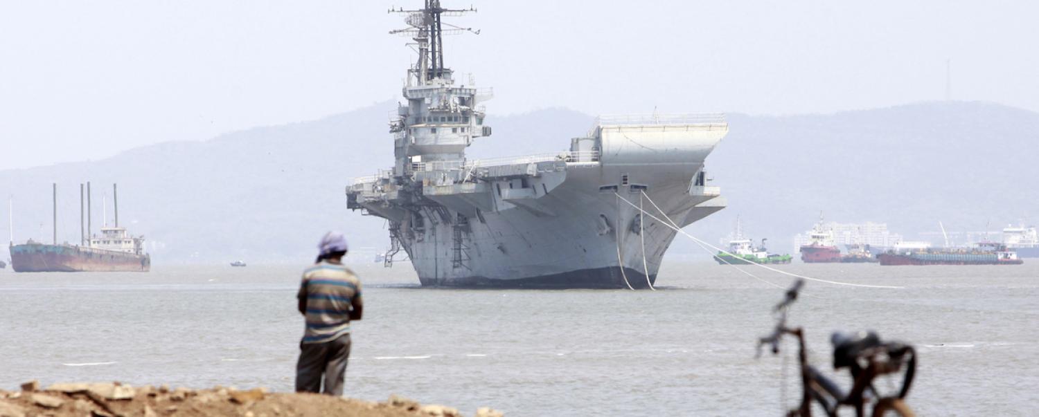 The INS Vikrant pulling into a ship breaking yard in 2014 (Photo: Imtiyaz Shaikh via Getty)
