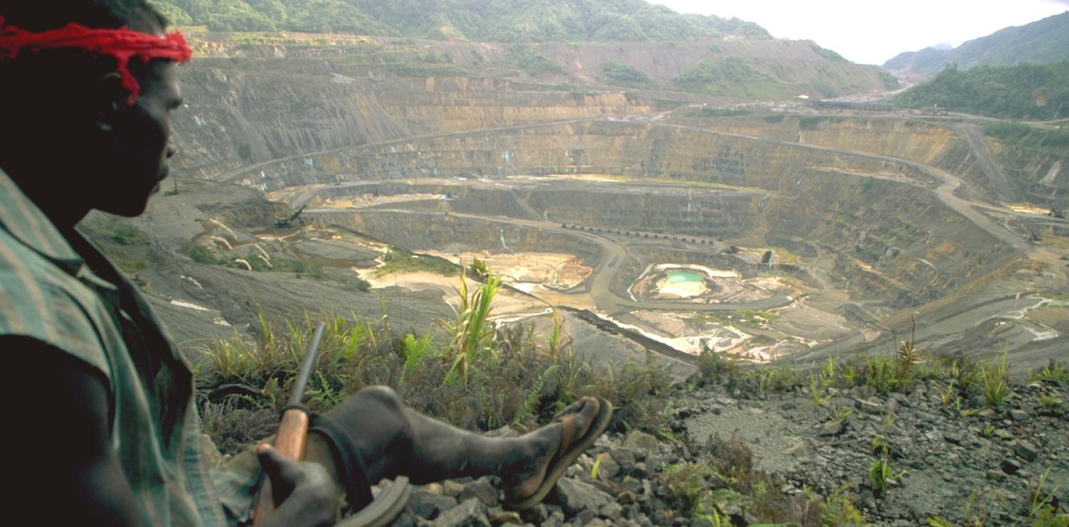 Overlooking Panguna mine circa 1997 (Photo Alex Smailes via Getty) 