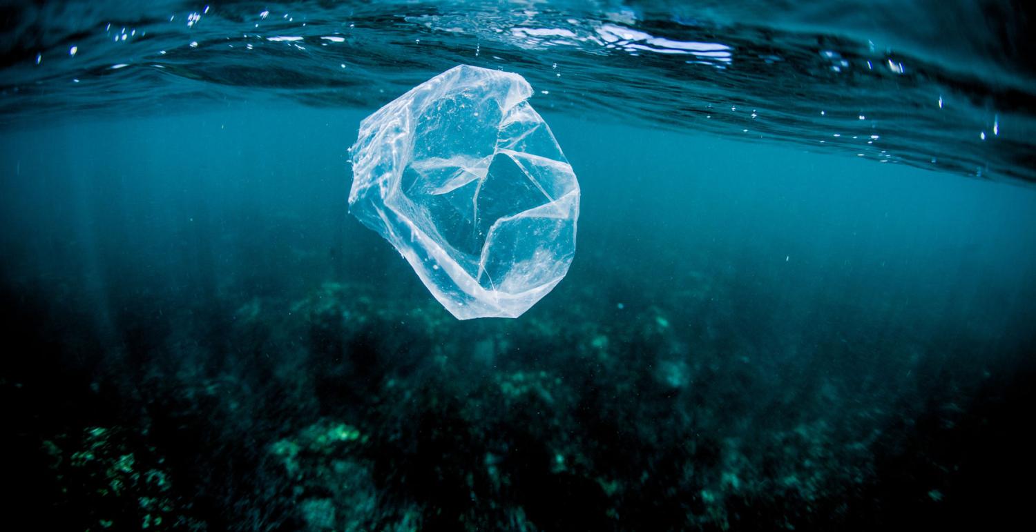 Discarded plastic bag floating in the ocean. (Photo: Getty Images)