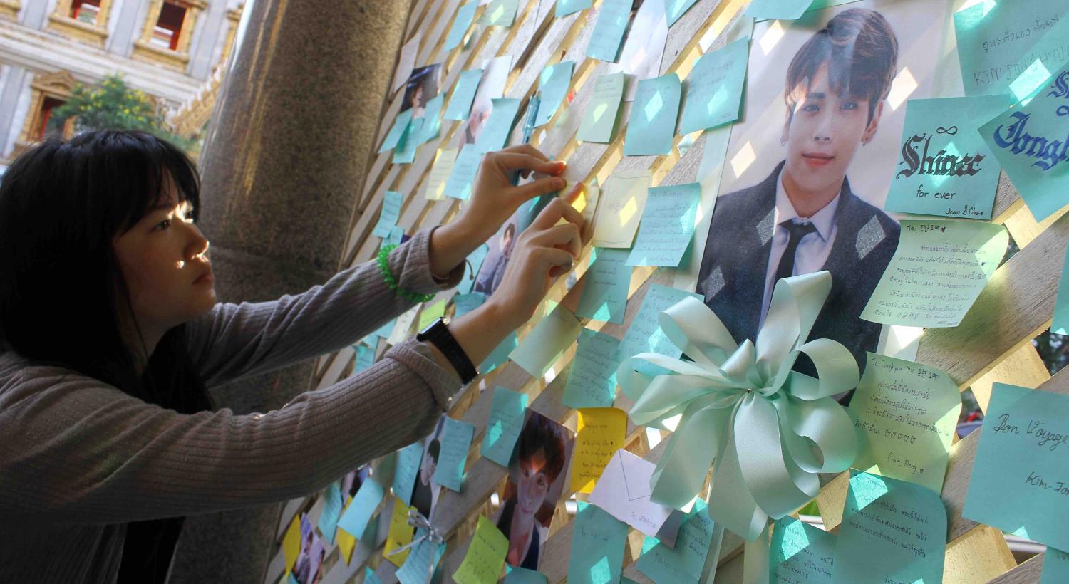 A memorial in Thailand to the late South Korean singer Kim Jonghyun (Photo: Vichan Poti/Getty)
