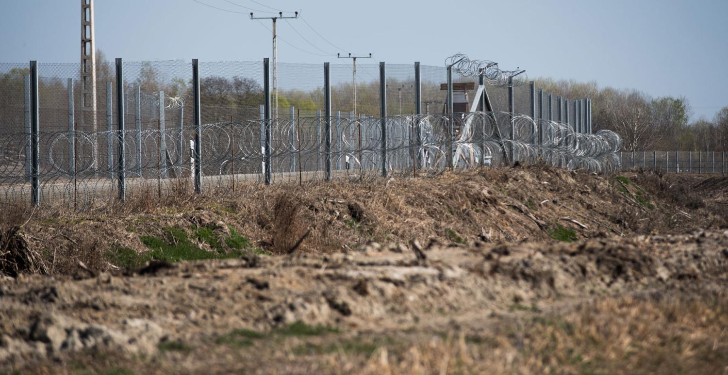 A fence on the Serbia-Hungary border. (Photo: Omar Marques via Getty Images)