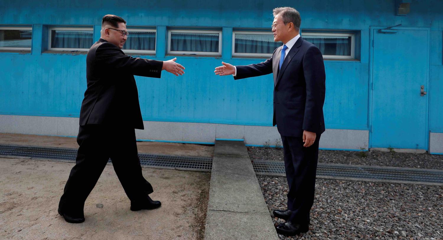 Kim Jong-un and Moon Jae-in meet at the Military Demarcation Line in the truce village of Panmunjom (Photo: Getty Images)
