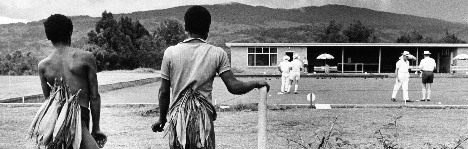 Papua New Guineans watch Austrailians playing boule c.1970 (Photo: Getty Images)