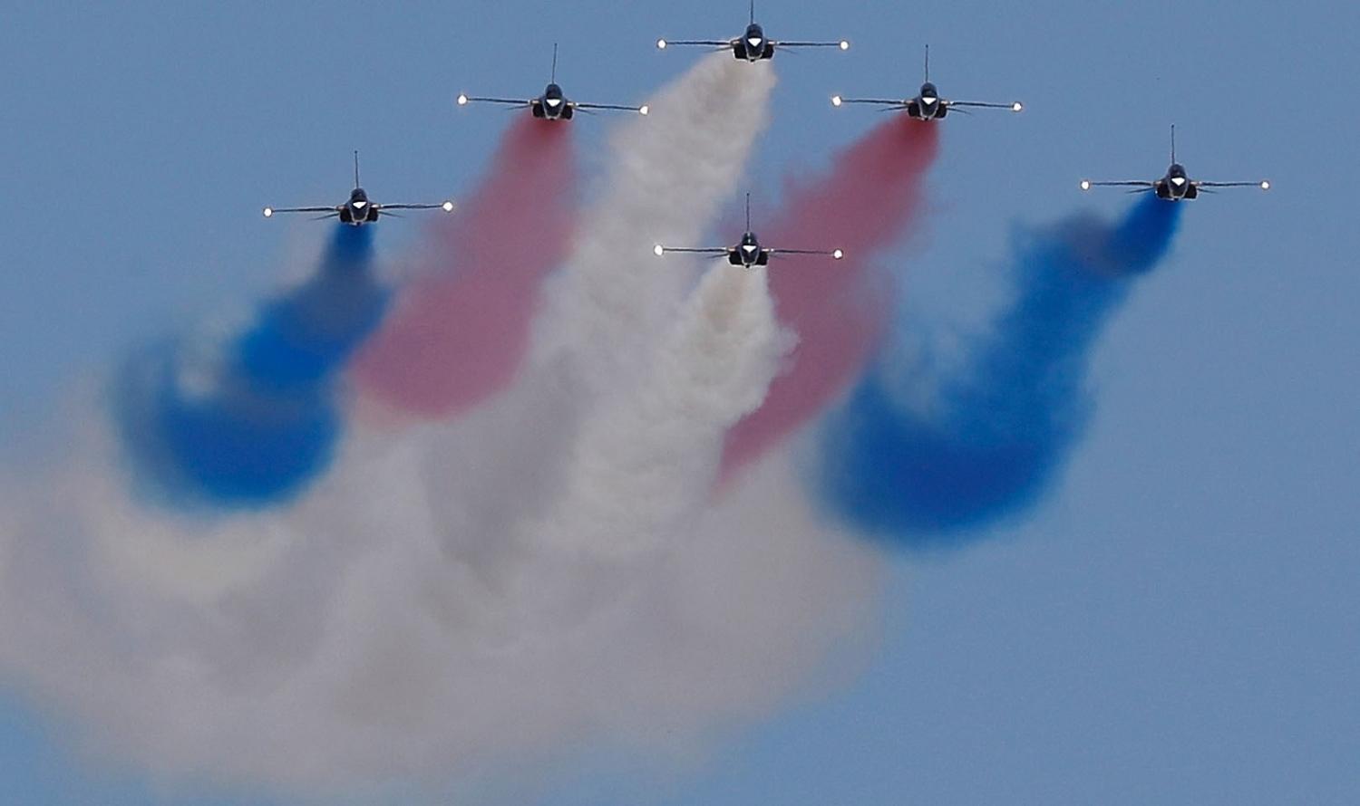 An acrobatic team performing during the 69th South Korea Armed Forces Day on 28 September. (Photo: Jeon Heon-Kyun-Pool/Getty Images)