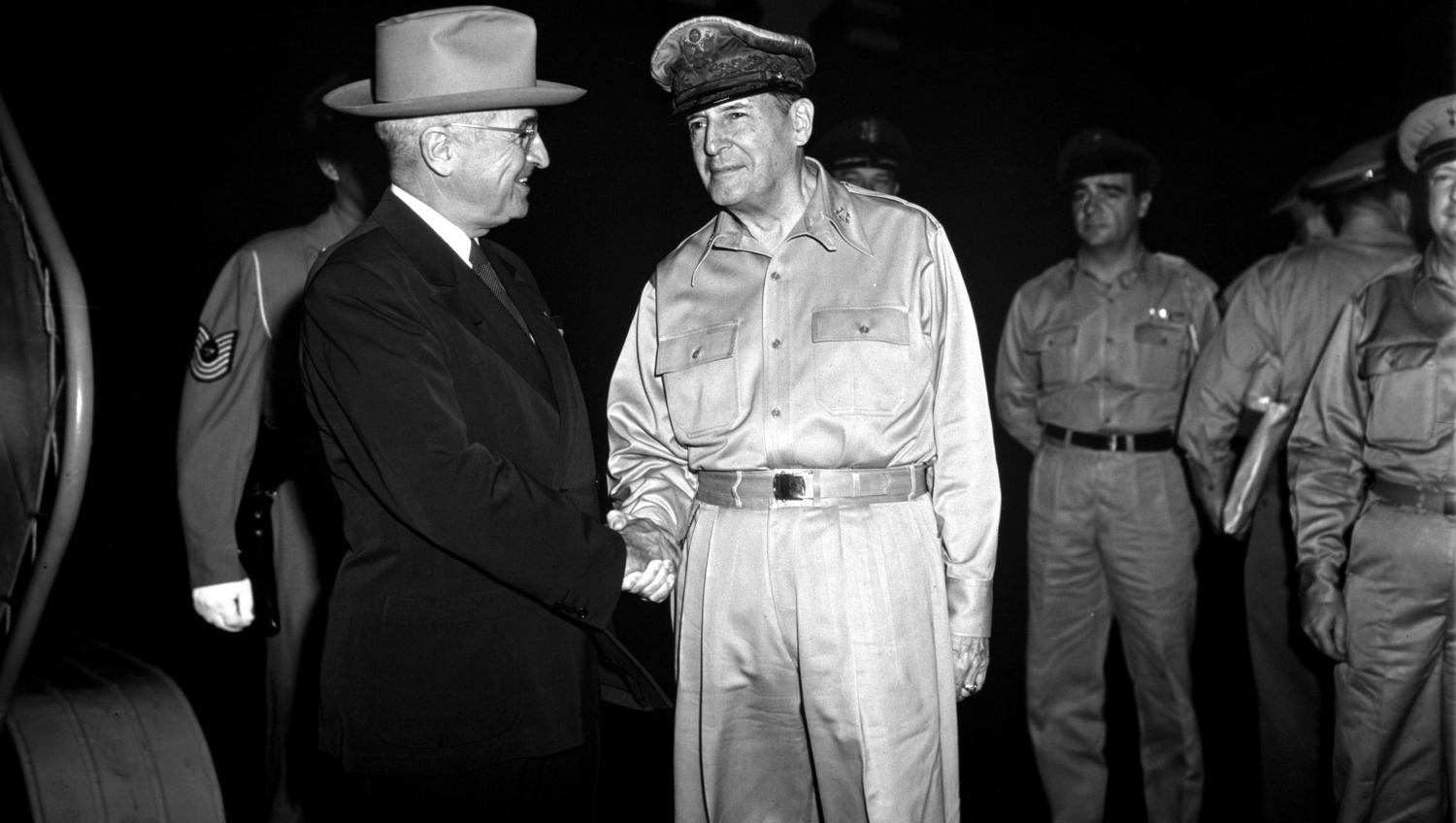 President Truman and General Douglas Macarthur at Wake Island, 1950. (Wikimedia Commons)