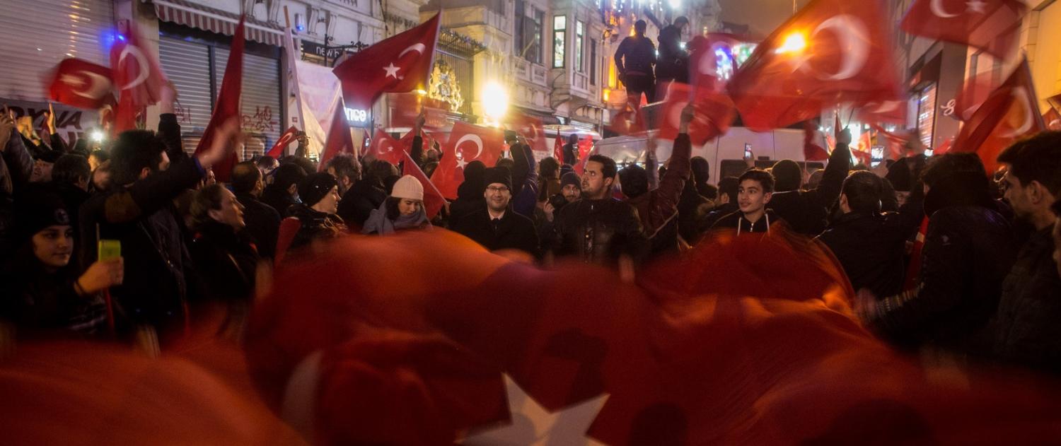 Protesters outside the Dutch Consulate on 12 March in Istanbul, Turkey (Photo: Chris McGrath/Getty)