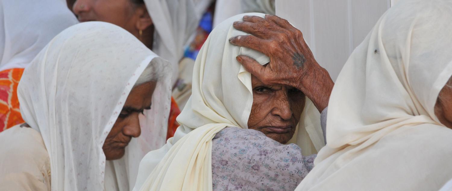 Relatives mourn a victim of the attack by a Pakistan-based terrorist group on the Indian Army Base in Uri
