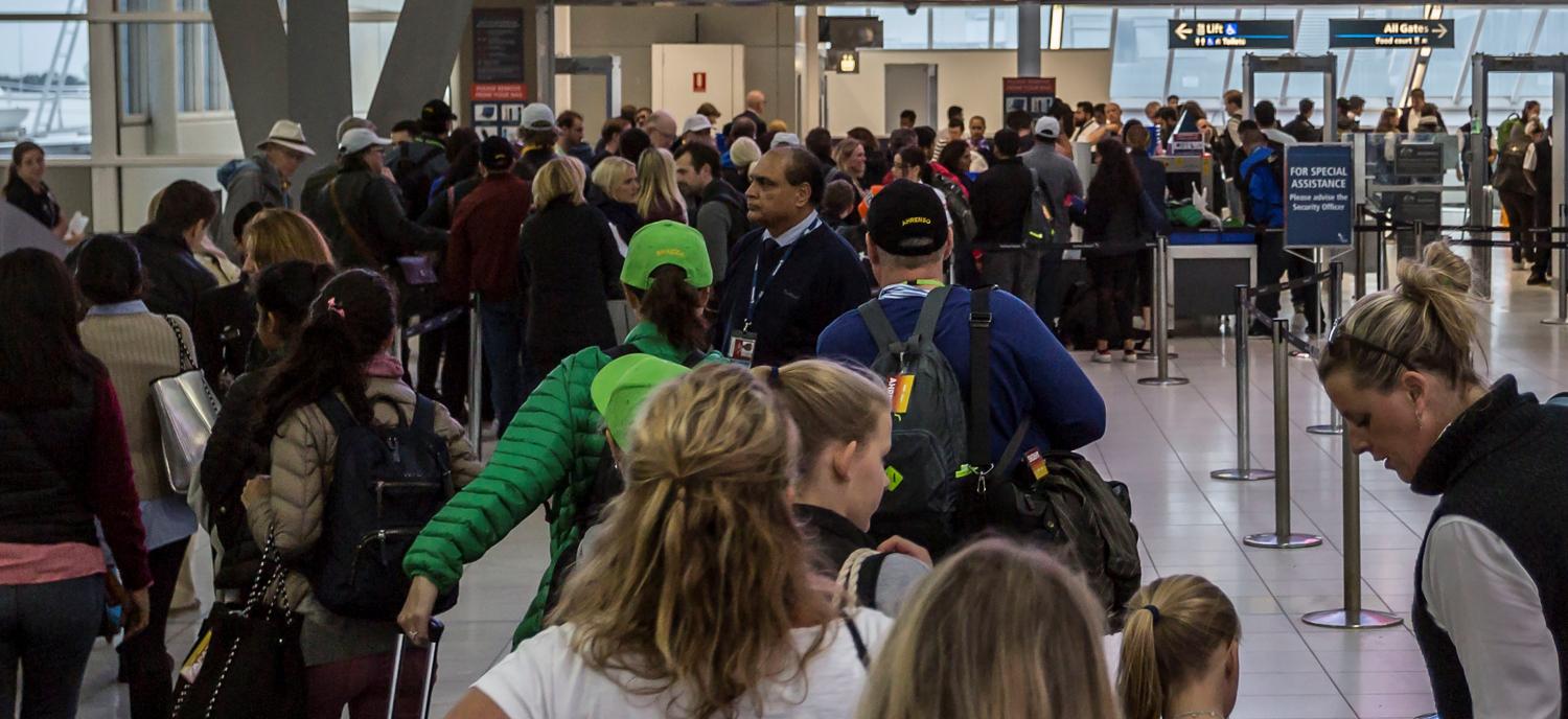 A long queue to clear security at Sydney Airport, July 2017 (Photo: Getty Images/Stringer/Brook Mitchell)
