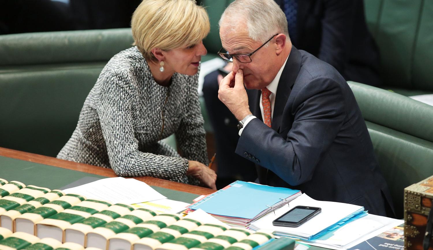 Foreign Minister Julie Bishop speaks with Prime Minister Malcolm Turnbull during question time, May 2017 (Photo: Getty Images/Stefan Postles)