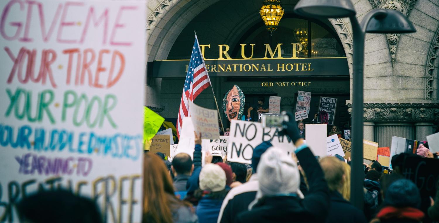 A protest aagainst the visa ban at Trump International Hotel in Washington, DC (Photo: Flickr/Mike Maguire)