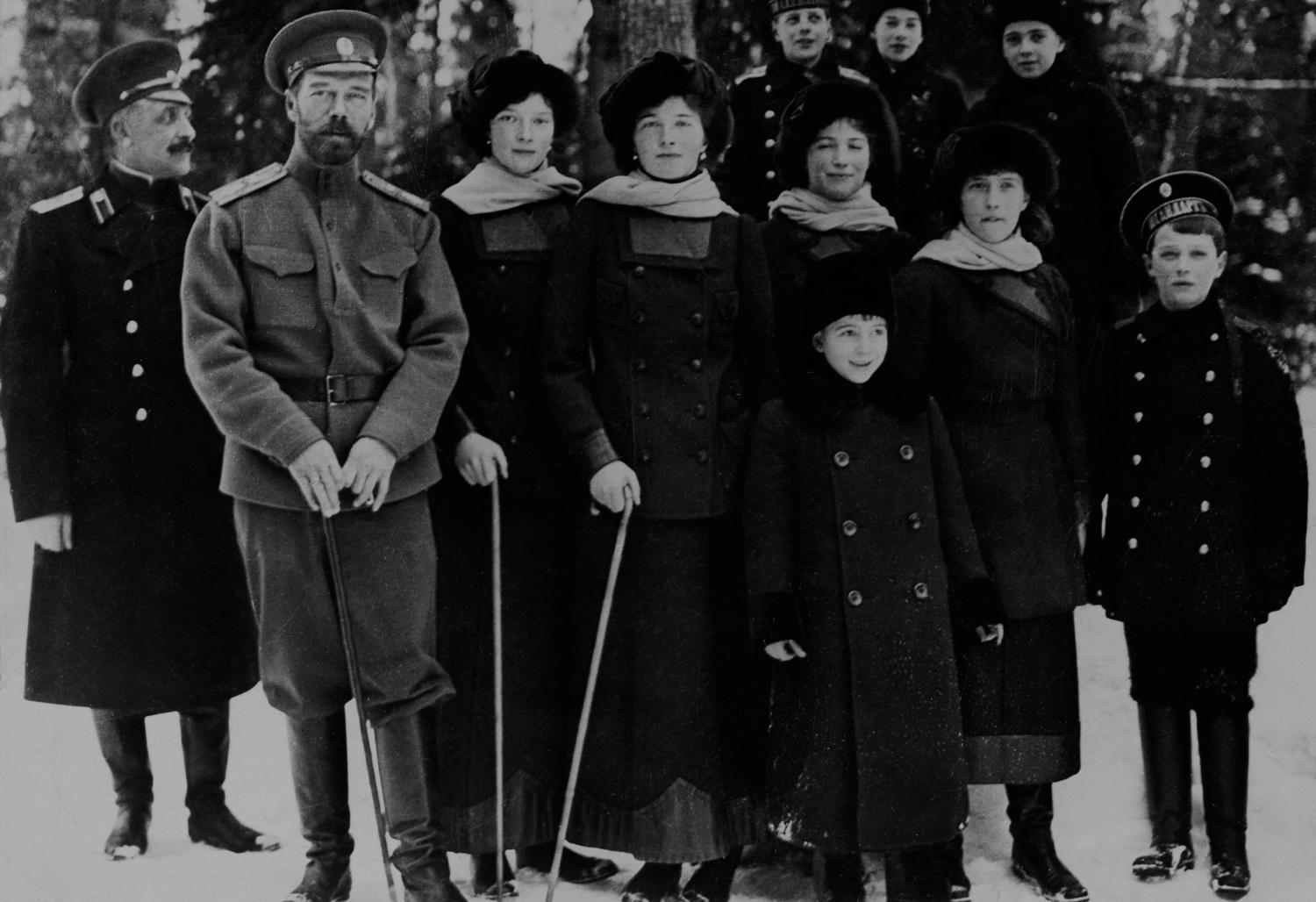 Nichloas II and family around the time of his abdication, 1917 (Photo: Getty Images)