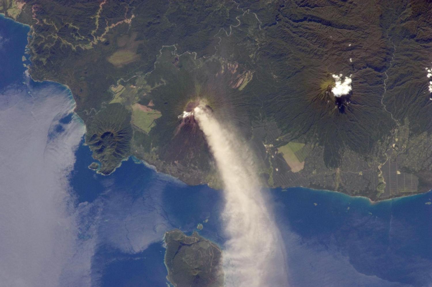 ”Holy smokin toledo” as YouTube made famous about eruptions in PNG - Mt Ulawun during a 2012 eruption (Photo: NASA)