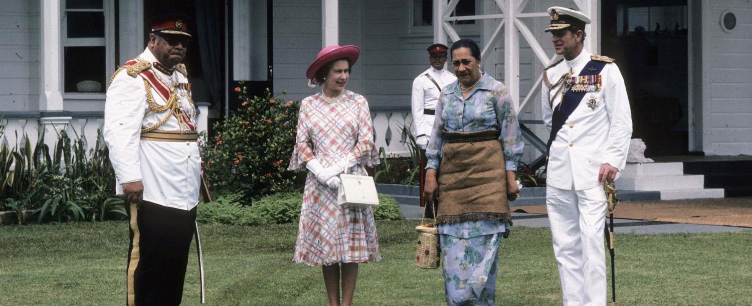 Tongan King Taufa‘ahau Tupou lV and Queen Halaevalu Mataʻaho Ahomeʻe meet Queen Elizabeth ll and Prince Philip, Tonga, 1977. (Photo: Anwar Hussein Collection/Getty)