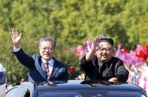 South Korean President Moon Jae-in and North Korean leader Kim Jong-un in a car parade, September 2018 in Pyongyang (Photo by Pyeongyang Press Corps/Getty Images)