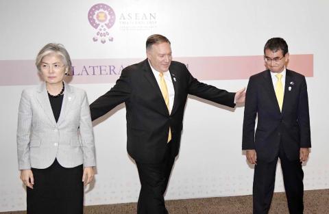 (L-R) South Korean Foreign Minister Kang Kyung Wha, US Secretary of State Mike Pompeo, and Japanese Foreign Minister Taro Kono following talks in Bangkok, 2 August 2019 (Photo: Kyodo News via Getty)