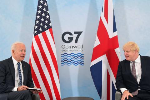 US President Joe Biden speaks with Britain's Prime Minister Boris Johnson ahead of the G7 summit on 10 June 2021 (Toby Melville/WPA Pool/Getty Images)