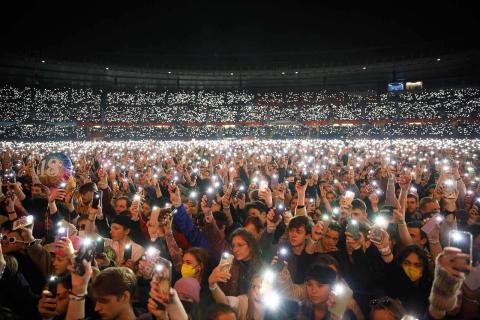 Smartphones light up Ernst Happel Stadium in Vienna in March for a charity concert “We Stand With Ukraine” (Florian Wieser/APA/AFP via Getty Images)