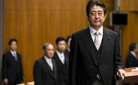 Japanese Prime Minister Shinzo Abe at a press conference, 3 Aug 2017 (Photo: Getty Images/Bloomberg)